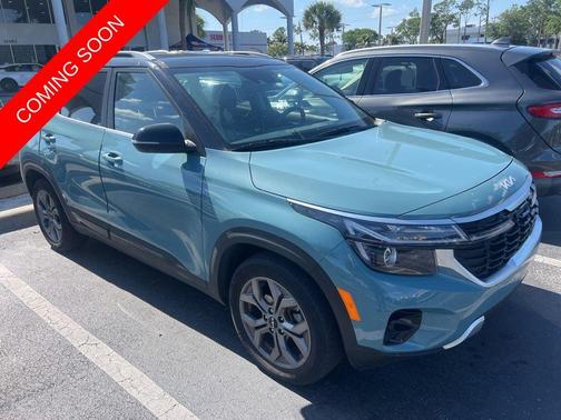 Blue / Black 2024 Kia Seltos S