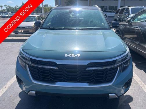 Blue / Black 2024 Kia Seltos S