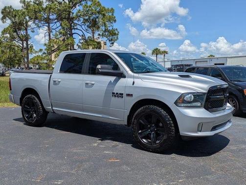 Bright Silver Clearcoat Metallic 2017 RAM 1500 Sport