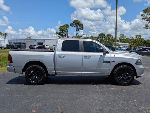 Bright Silver Clearcoat Metallic 2017 RAM 1500 Sport