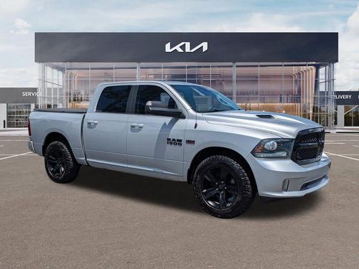 Bright Silver Clearcoat Metallic 2017 RAM 1500 Sport