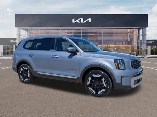 Everlasting Silver 2023 Kia Telluride S