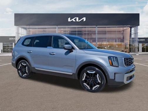 Everlasting Silver 2023 Kia Telluride S
