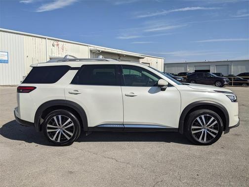 2024 Nissan Pathfinder Platinum