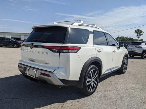 2024 Nissan Pathfinder Platinum