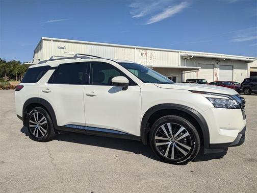2024 Nissan Pathfinder Platinum