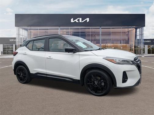 2023 Nissan Kicks SR