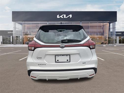 2023 Nissan Kicks SR