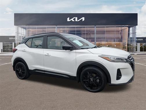 2023 Nissan Kicks SR