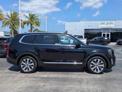 Ebony Black 2022 Kia Telluride EX