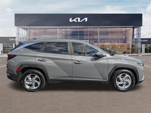 2024 Hyundai TUCSON SE