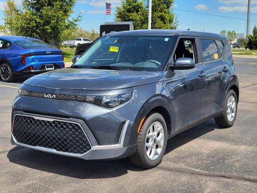 Gravity Gray 2024 Kia Soul LX