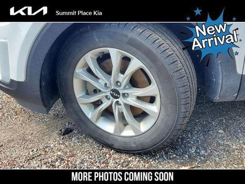 Glacial White Pearl 2022 Kia Telluride LX