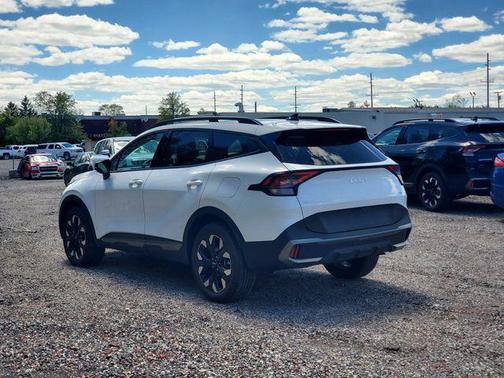 Glacial White Pearl 2023 Kia Sportage X-Line