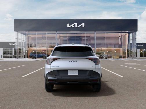 Glacial White Pearl 2026 Kia Sportage X-Line
