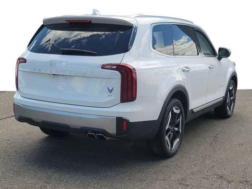 Glacial White Pearl 2024 Kia Telluride S