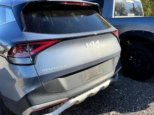 Everlasting Silver 2023 Kia Sportage EX