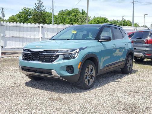 Pluton Blue/Black Roof 2024 Kia Seltos S