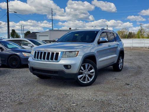 Bright Silver Metallic Clearcoat 2013 Jeep Grand Cherokee Laredo