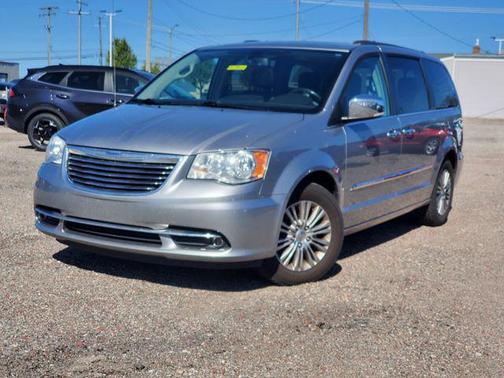 Billet Silver Metallic Clearcoat 2016 Chrysler Town & Country Touring-L