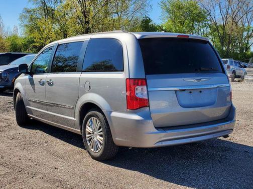 Billet Silver Metallic Clearcoat 2016 Chrysler Town & Country Touring-L
