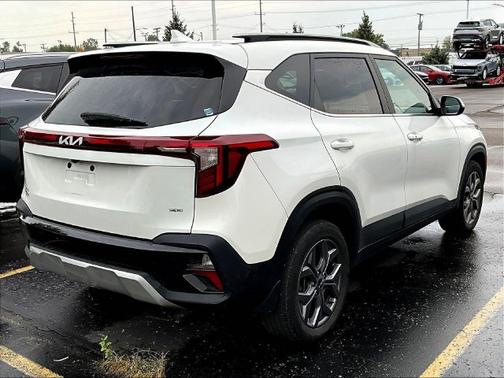 Snow White Pearl 2024 Kia Seltos S
