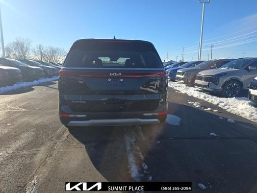 2024 Kia Carnival EX