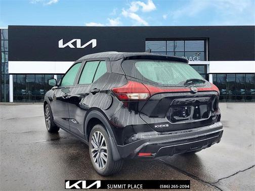 2023 Nissan Kicks SV
