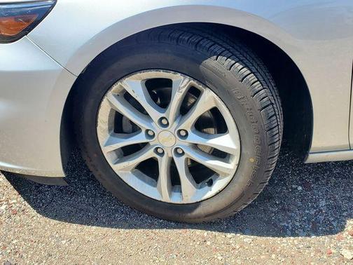 Silver Ice Metallic 2017 Chevrolet Malibu 1LT