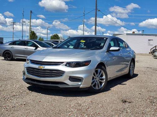 Silver Ice Metallic 2017 Chevrolet Malibu 1LT