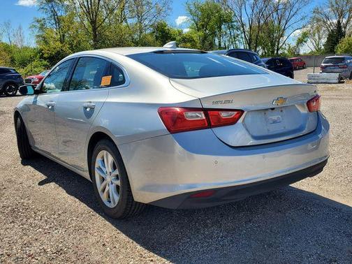 Silver Ice Metallic 2017 Chevrolet Malibu 1LT