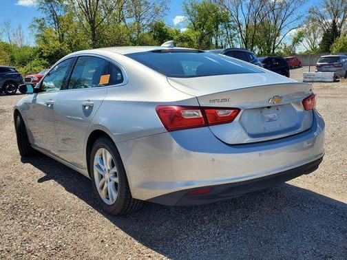 Silver Ice Metallic 2017 Chevrolet Malibu 1LT
