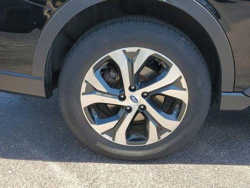 Crystal Black Silica 2022 Subaru Outback Limited