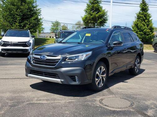 Crystal Black Silica 2022 Subaru Outback Limited
