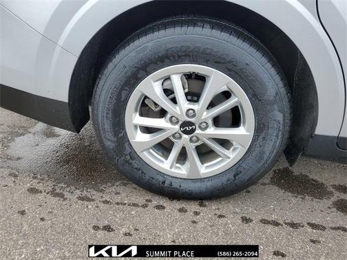 2023 Kia Carnival LX