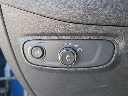 Blue Glow Metallic 2022 Chevrolet Equinox 1LT