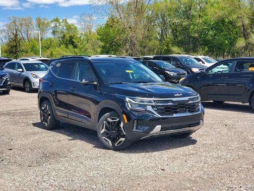 Fusion Black 2024 Kia Seltos SX Turbo