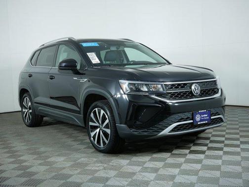 Deep Black Pearl 2022 Volkswagen Taos 1.5T SE