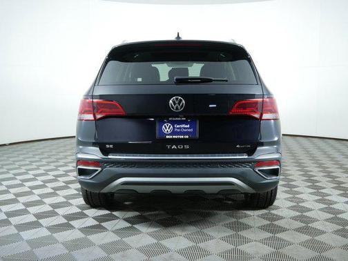 Deep Black Pearl 2022 Volkswagen Taos 1.5T SE