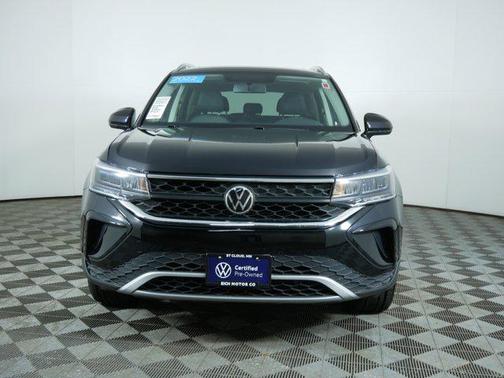 Deep Black Pearl 2022 Volkswagen Taos 1.5T SE