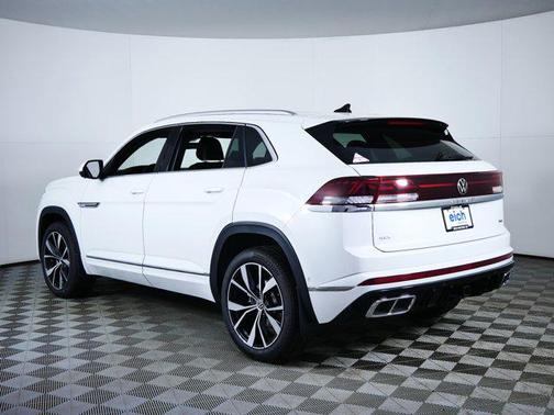 Deep Black Pearl 2026 Volkswagen Jetta 1.4T SE