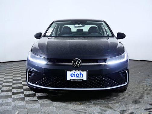 Deep Black Pearl 2026 Volkswagen Jetta 1.4T SE