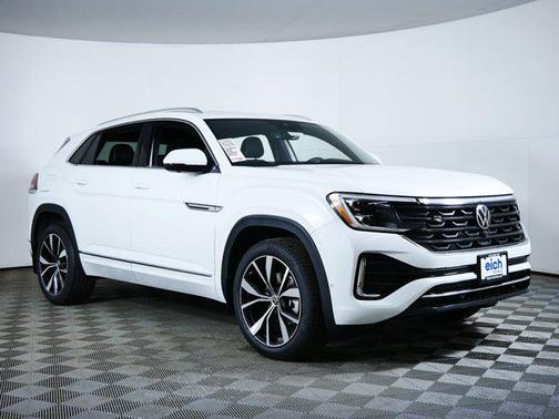 Deep Black Pearl 2026 Volkswagen Jetta 1.4T SE