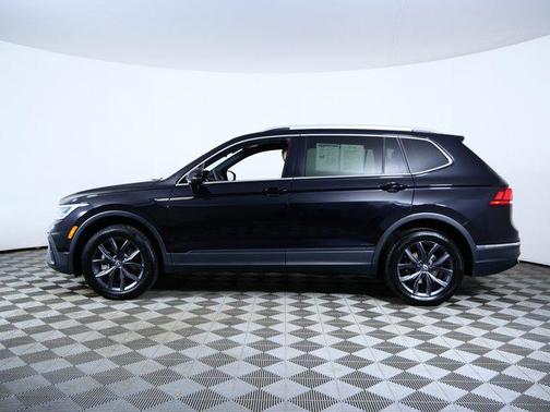 Deep Black Pearl 2023 Volkswagen Tiguan 2.0T SE 4MOTION