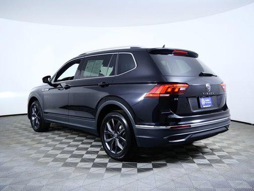 Deep Black Pearl 2023 Volkswagen Tiguan 2.0T SE 4MOTION