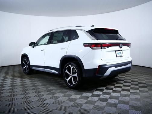 pure white 2026 Volkswagen Tiguan 2.0T SE