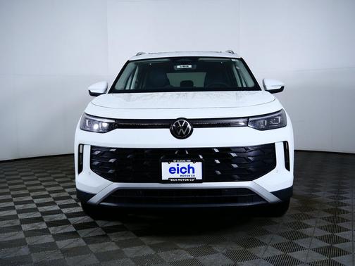pure white 2026 Volkswagen Tiguan 2.0T SE