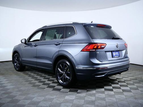 Platinum Gray Metallic 2024 Volkswagen Tiguan 2.0T SE 4MOTION