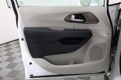 2018 Chrysler Pacifica Touring-L