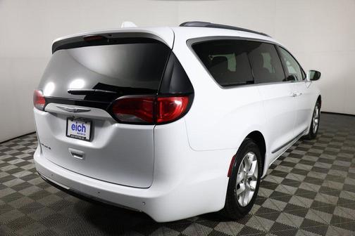 2018 Chrysler Pacifica Touring-L
